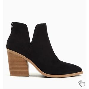NWT TORRID BLK FAUX SUEDE BOOTIES V CUT ON THE SIDES BK ZIPPER SIZE 10W
